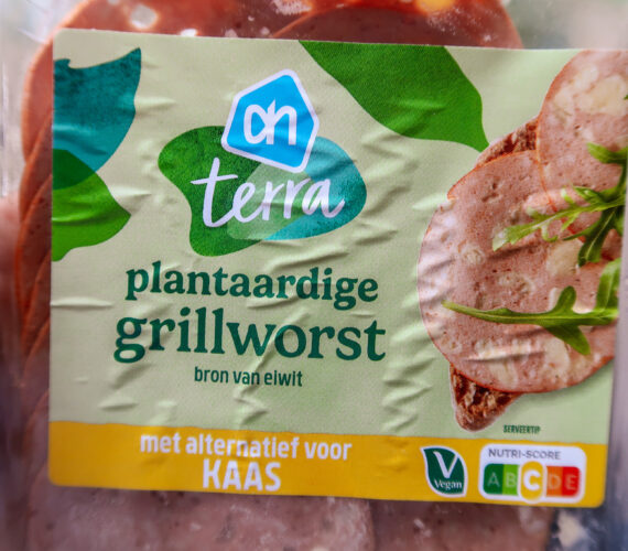 Plantaardige grillworst met kaas