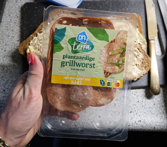 Plantaardige grillworst met kaas