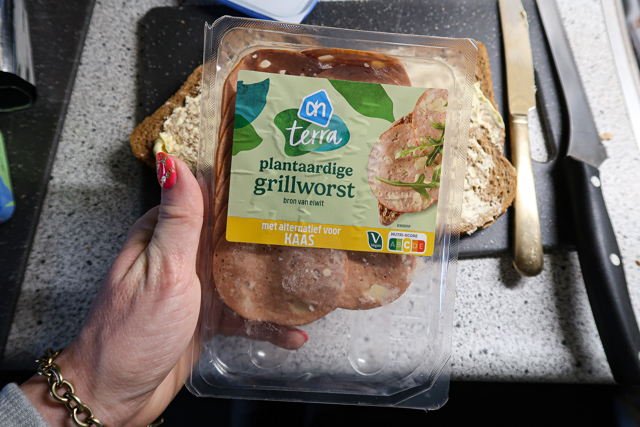 Plantaardige grillworst met kaas