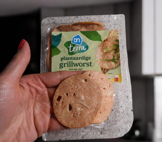 Plantaardige grillworst met kaas